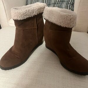 Sugar Brown Winter Boots with Cream Cuff